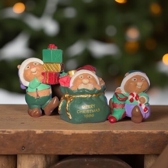 Santa's Helpers Woodchucks 1996 Hallmark Merry Miniatures Christmas B5 - Picture 1 of 3